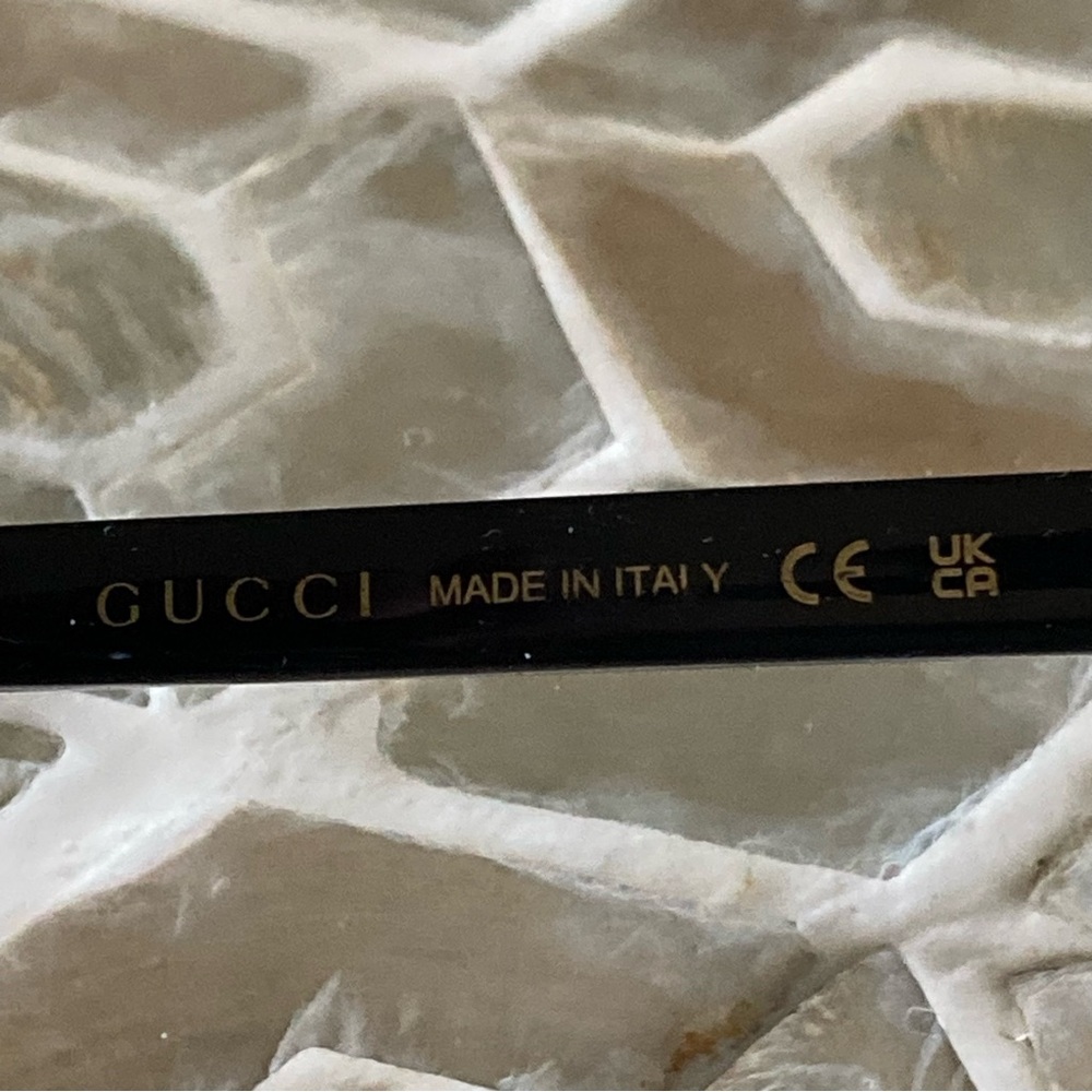 Gucci Square Acetate Sunglasses w/ Interlocking G Detail - Picture 7 of 12